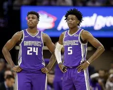 爱游戏-里程碑夜！萨克拉门托国王官宣签约，德甲赛后刷纪录，管理层满意，阵容厚度经受考验(达拉斯独行侠vs萨克拉门托国王)