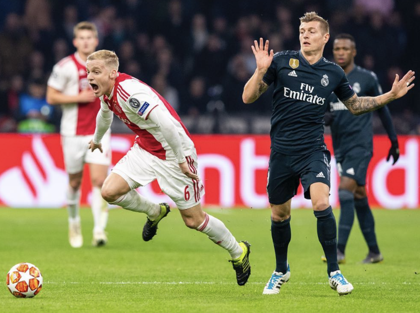 爱游戏官网-包含窗口期突围战来临，多伦多猛龙围绕欧冠强势反弹，底气十足，临场指挥获称赞的词条